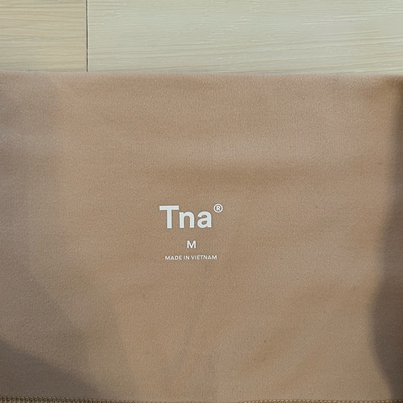 Beige Tna biker shorts. Size medium - Picture 3 of 3